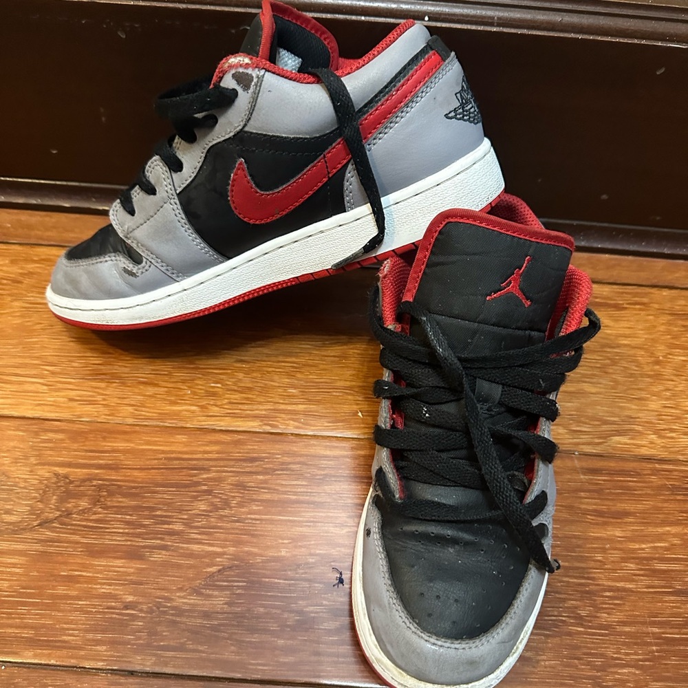Nike Black and Red Athletic Shoes - Picture 5 of 9